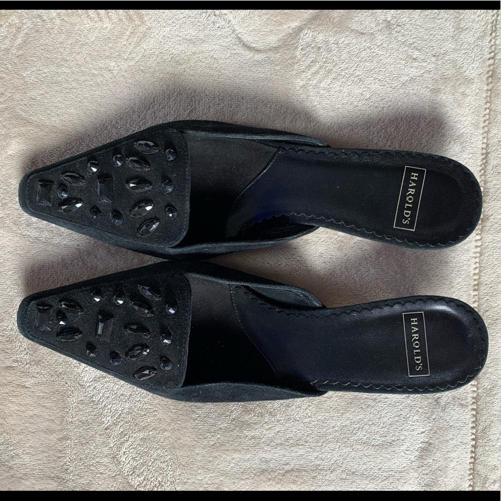 harolds black shoes.